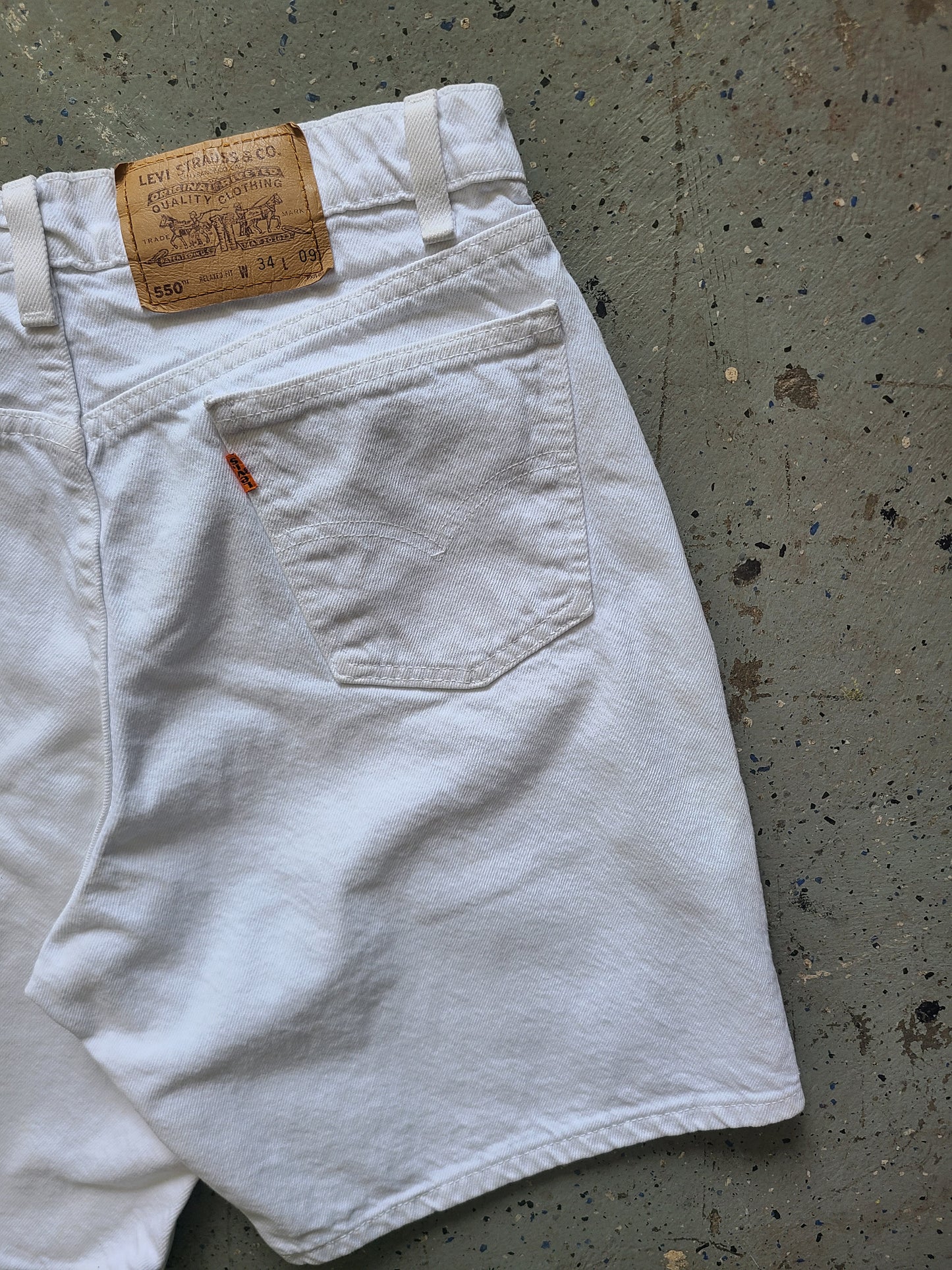 Levi's 550 Relaxed Fit Orange Tab Jorts 34x9