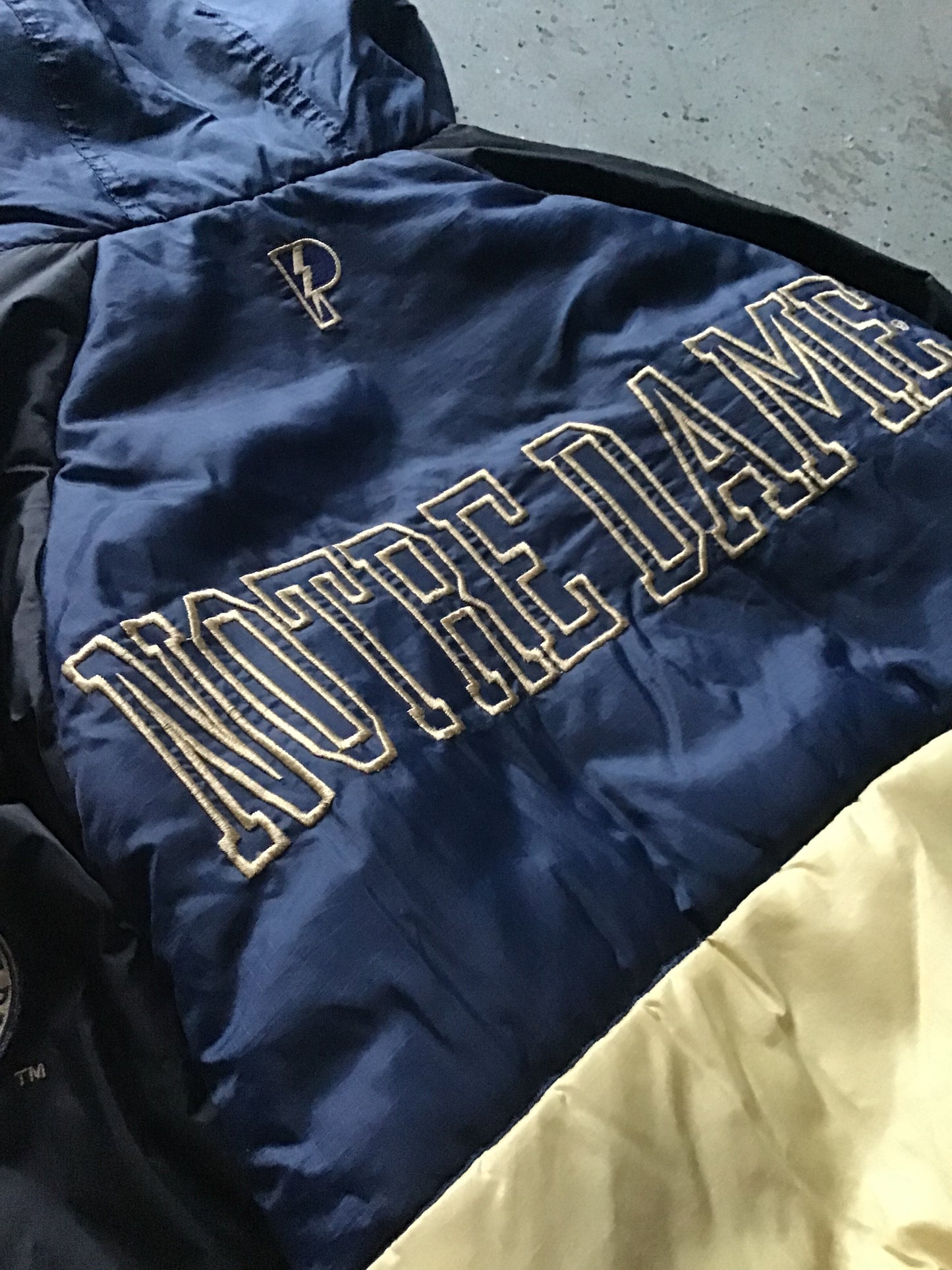 Late 90s Pro Player Notre Dame fighting Irish puffer coat Size Medium