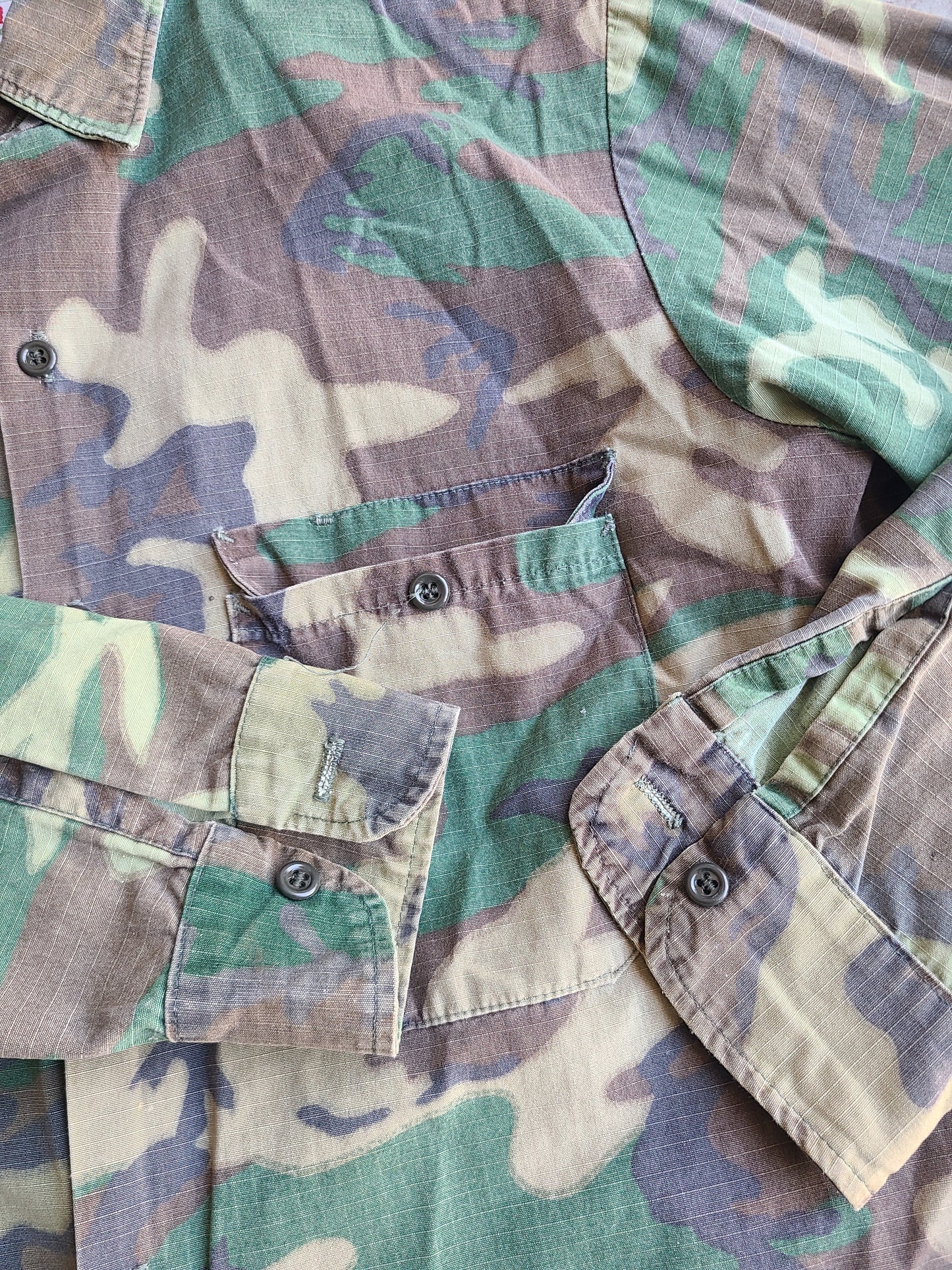 80s Kamo Camo Button-up Shirt Size Medium