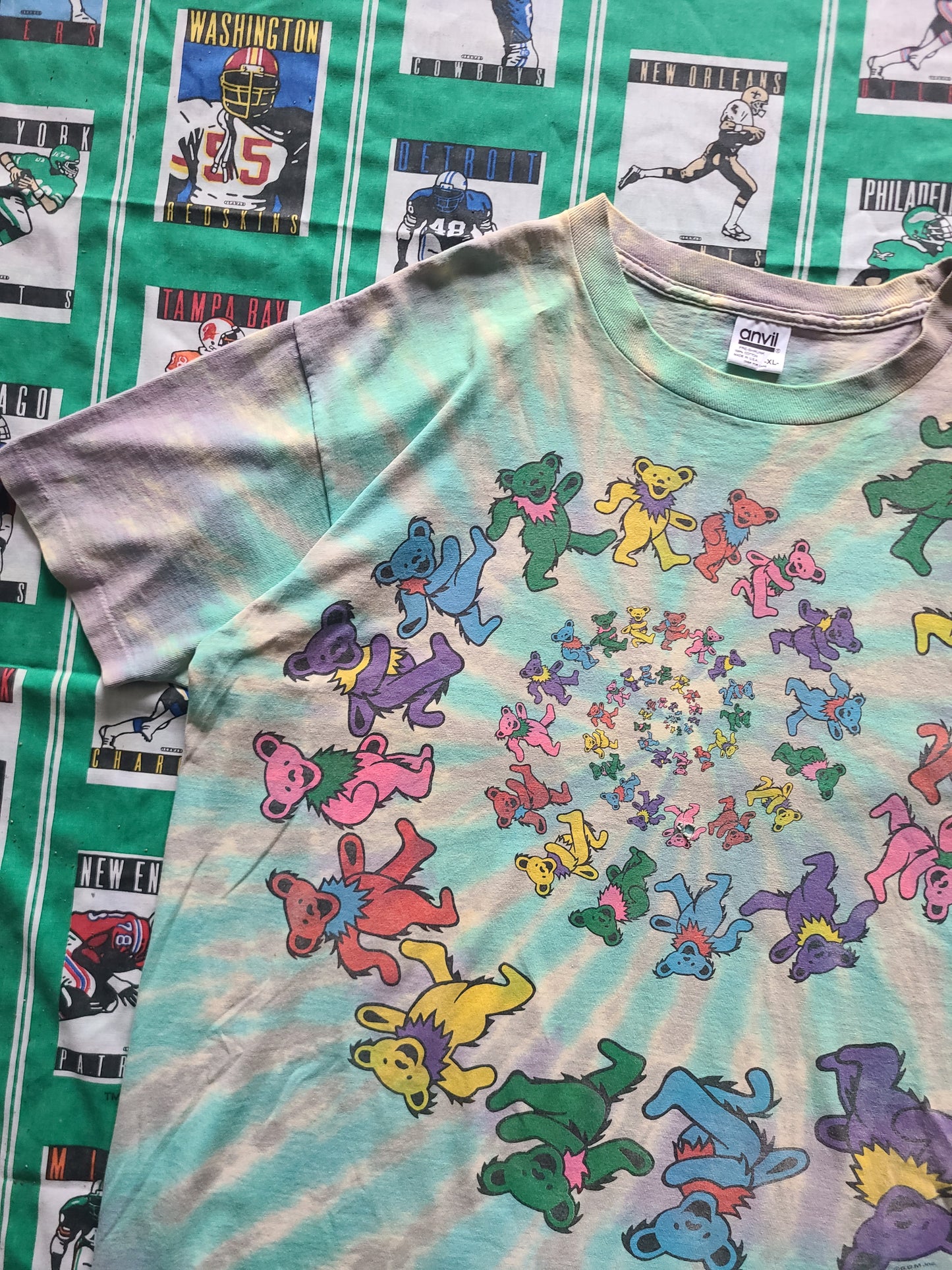 1989 Spiral Bears T-Shirt Size XL