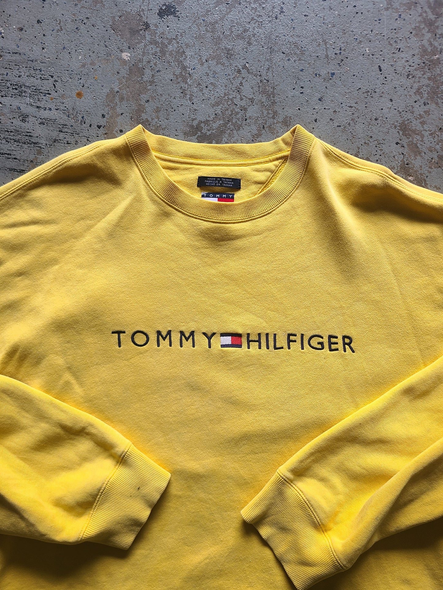 Y2k Tommy Hilfiger crewneck sweatshirt Size Large